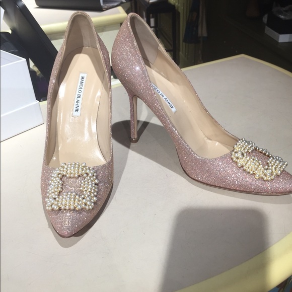 Manolo Blahnik Shoes - MANOLO BLAHNIK HANGISI HEELS🎉2HP